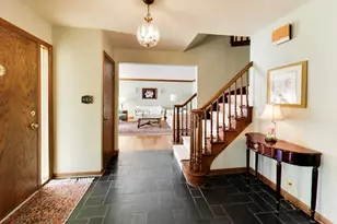 570 N Forest Dr, Addison, IL 60101 - Photo 5