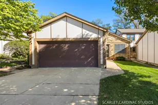 913 Wheaton Oaks Dr, Wheaton, IL 60187 - Photo 1