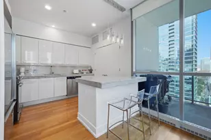 110 W Superior St, Chicago, IL 60654 - Photo 7