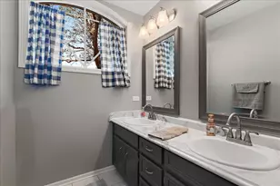 7947 Richardson Ln, Tinley Park, IL 60487 - Photo 17