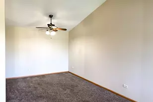 227 Silverstone Dr, Carpentersville, IL 60110 - Photo 5