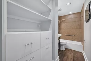 7211 Wolf Rd, Indian Head Park, IL 60525 - Photo 11