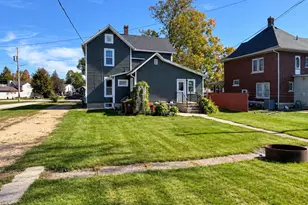 721 S Logan St, Lena, IL 61048 - Photo 3