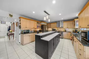 958 Fremont St, Bartlett, IL 60103 - Photo 3