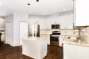 2807 Henley Ln, Naperville, IL 60540 - Photo 9