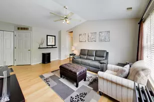 1107 Canterbury Ct, Elgin, IL 60120 - Photo 5