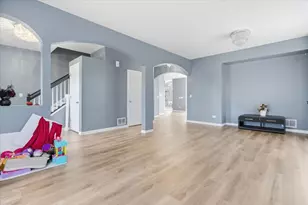 1995 W Meadowview Dr, Round Lake, IL 60073 - Photo 5