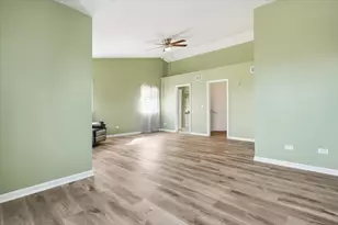 1995 W Meadowview Dr, Round Lake, IL 60073 - Photo 17