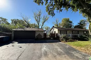 6101 Stonewall Ave, Downers Grove, IL 60516 - Photo 3