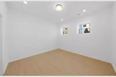 956 N Saint Louis Avenue, Chicago, IL 60651 - Photo 25