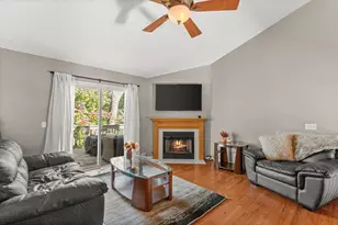 8206 Sierra Woods Ct, Carpentersville, IL 60110 - Photo 5