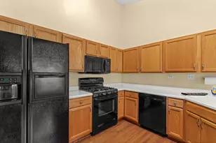 8206 Sierra Woods Ct, Carpentersville, IL 60110 - Photo 9