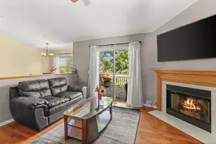 8206 Sierra Woods Ct, Carpentersville, IL 60110 - Photo 7