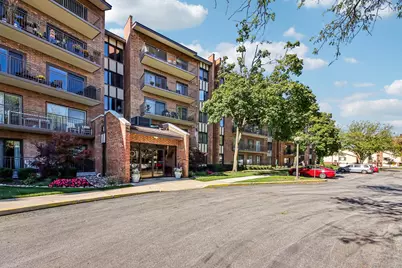 701 Lake Hinsdale Drive #201, Willowbrook, IL 60527 - Photo 3
