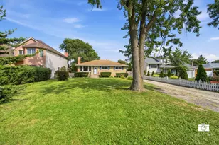 599 N Willow Rd, Elmhurst, IL 60126 - Photo 1