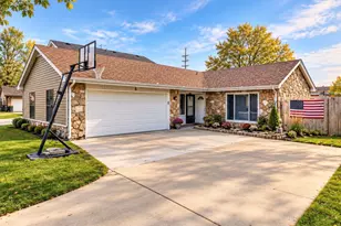 8 Southbury Ct, Streamwood, IL 60107 - Photo 1