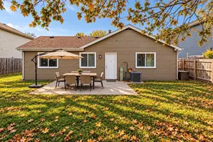 8 Southbury Ct, Streamwood, IL 60107 - Photo 9
