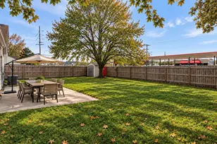 8 Southbury Ct, Streamwood, IL 60107 - Photo 11