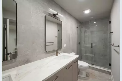 2126 N Sawyer Avenue, Chicago, IL 60647 - Photo 33