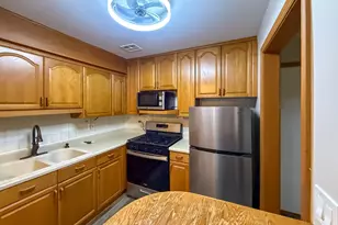 16W471 79th St, Willowbrook, IL 60527 - Photo 5