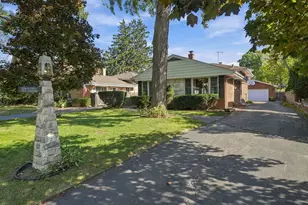 1251 Sherwood Rd, Highland Park, IL 60035 - Photo 1