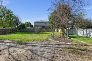 152 E 1st St, Manteno, IL 60950 - Photo 5