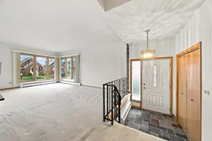 5708 S Newcastle Ave, Chicago, IL 60638 - Photo 3