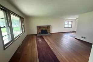618 N Oplaine Rd, Gurnee, IL 60031 - Photo 3