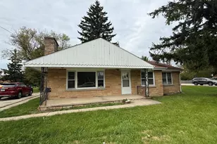618 N Oplaine Rd, Gurnee, IL 60031 - Photo 1