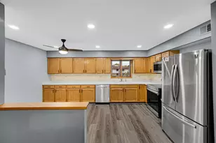 11042 S Theresa Circle, Palos Hills, IL 60465 - Photo 9