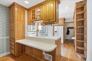 629 Juniper Rd, Glenview, IL 60025 - Photo 7