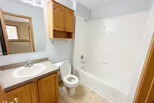 2534 Hillsboro Blvd, Aurora, IL 60503 - Photo 17