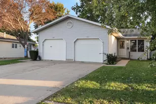 405 Gentleman St, Ottawa, IL 61350 - Photo 1