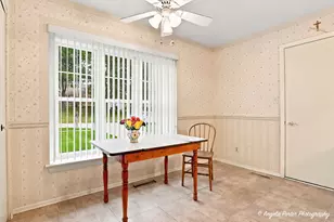 948 Wiltshire Dr, McHenry, IL 60050 - Photo 9