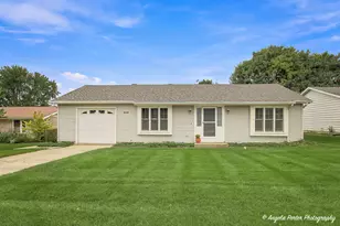 948 Wiltshire Dr, McHenry, IL 60050 - Photo 1