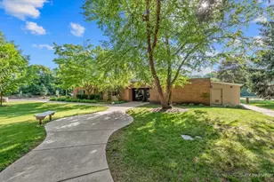 1450 Plymouth Ln, Elgin, IL 60123 - Photo 23
