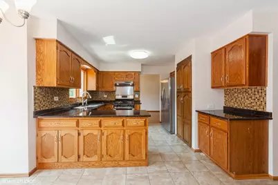 8885 Dryden Street, Woodridge, IL 60517 - Photo 9
