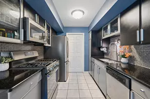 9239 Woodbury Ct, Orland Park, IL 60462 - Photo 5
