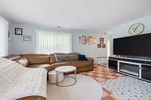 9239 Woodbury Ct, Orland Park, IL 60462 - Photo 3