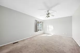 1084 Viewpoint Dr, Lake in the Hills, IL 60156 - Photo 17