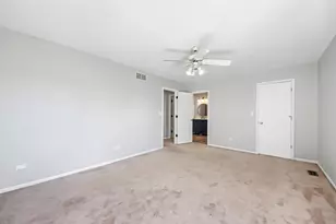 1084 Viewpoint Dr, Lake in the Hills, IL 60156 - Photo 19