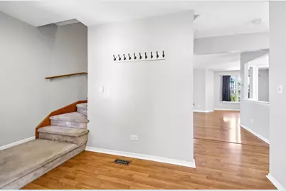 1084 Viewpoint Drive, Lake in the Hills, IL 60156 - Photo 5