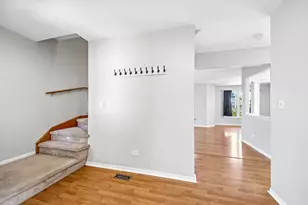 1084 Viewpoint Dr, Lake in the Hills, IL 60156 - Photo 5