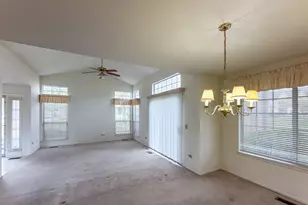 343 Ashford Cir, Bartlett, IL 60103 - Photo 5