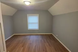8013 S Marquette Ave, Chicago, IL 60617 - Photo 11