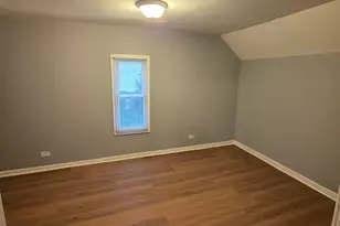 8013 S Marquette Ave, Chicago, IL 60617 - Photo 7