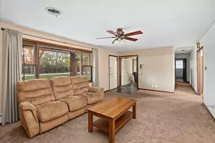 962 N Schmidt Rd, Braidwood, IL 60408 - Photo 3