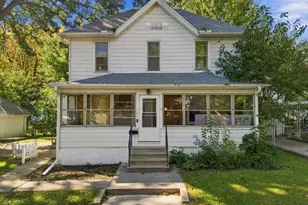 105 9th Ave, Sterling, IL 61081 - Photo 3