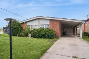 8560 W Clara Dr, Niles, IL 60714 - Photo 1