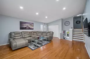 8560 W Clara Dr, Niles, IL 60714 - Photo 3